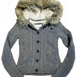 Köpte den här på plick! - Jätte fin 2000 tal tröja som jag har använt 5 gånger jätte fin men använder inte den