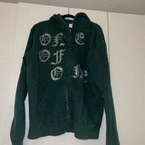 One of one hoodies - Large båda två, sparsamt använda .  Använda max 3 gånger vardera   800kr för båda eller 450kr styck.