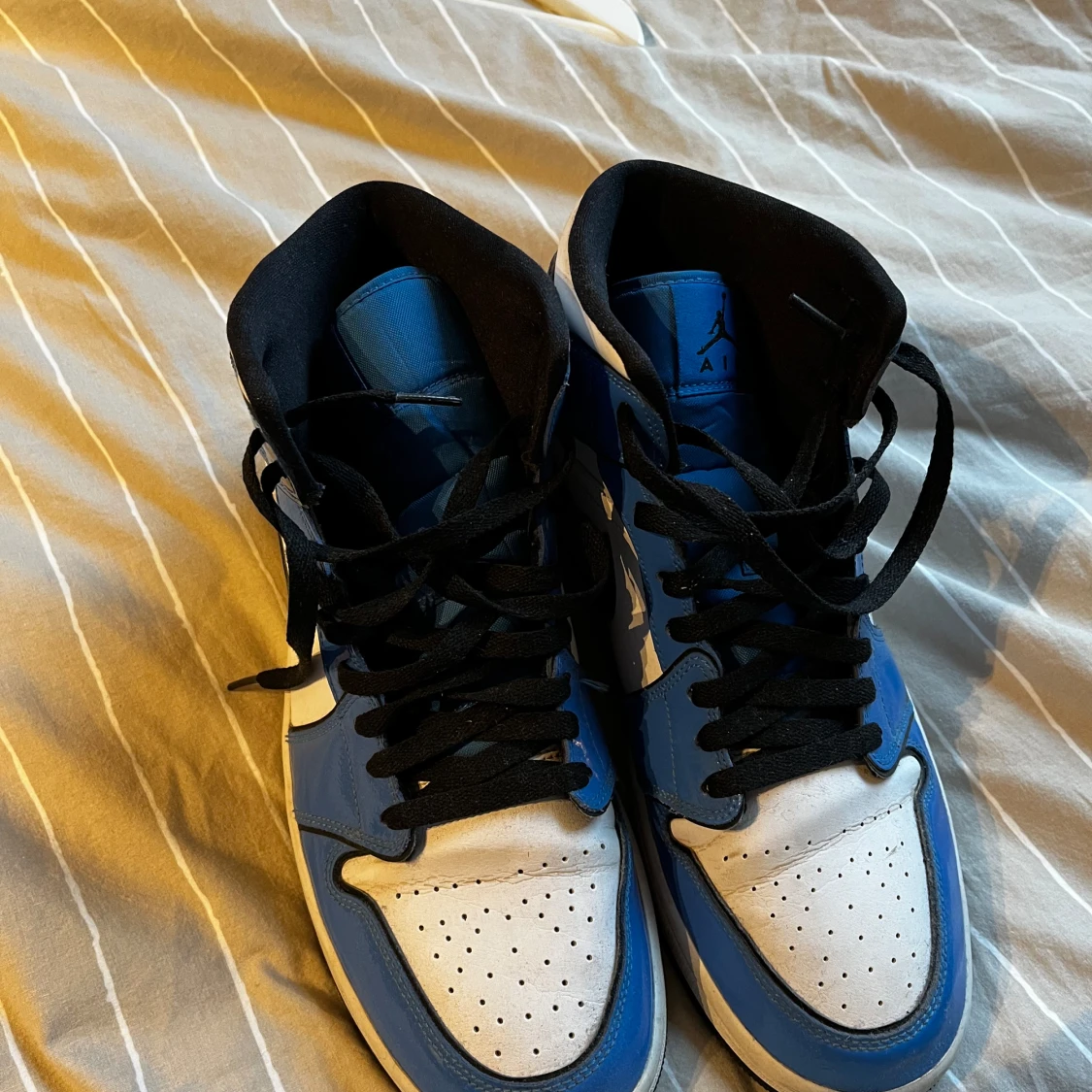 Jordan 1 Signal Blue - 90