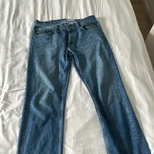 Säljer ett par ritkigt schyssta Tiger of Sweden jeans då dom inte används längre. Storlek 32/32 och sitter true to size. Knappt använda