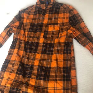 Flanellskjorta  - Flanellskjorta. Använd skick.