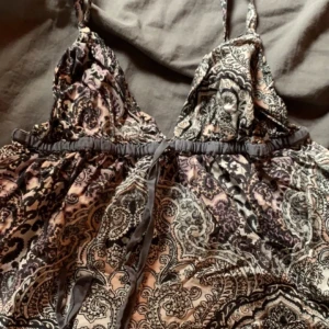 Linne - Fint sommar linne, vet inte vart den kommer ifrån, aldrig använd, storlek S/M