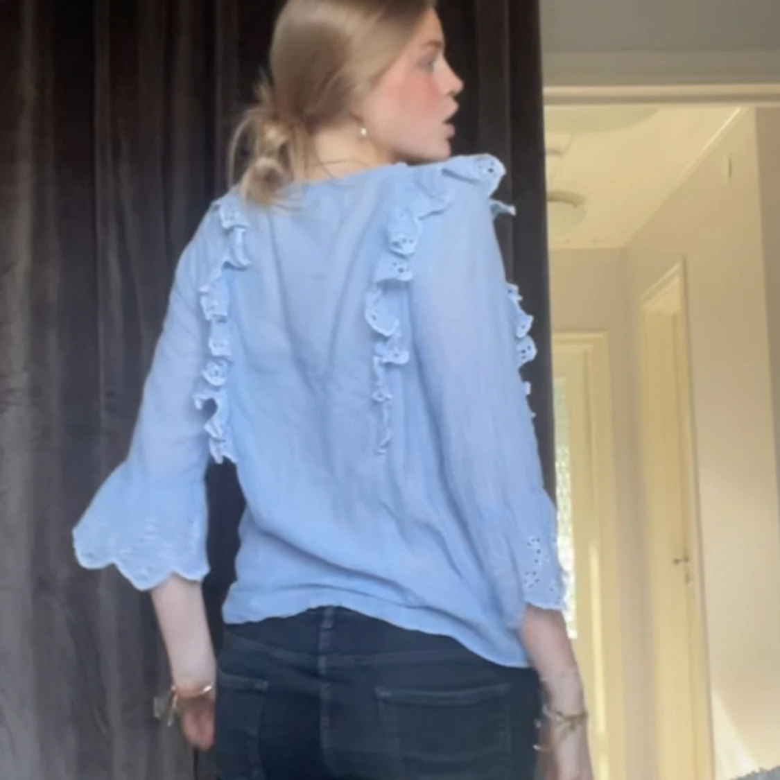 Ljusblå spetsblus - 90
