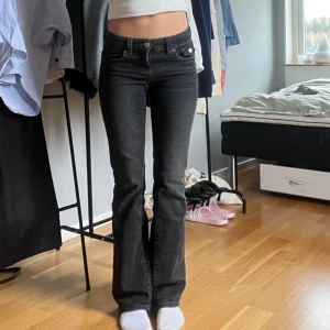 Jeans Gina Tricot - Lågmidjade jeans från Gina tricot. Storlek 158 från barnavdelningen