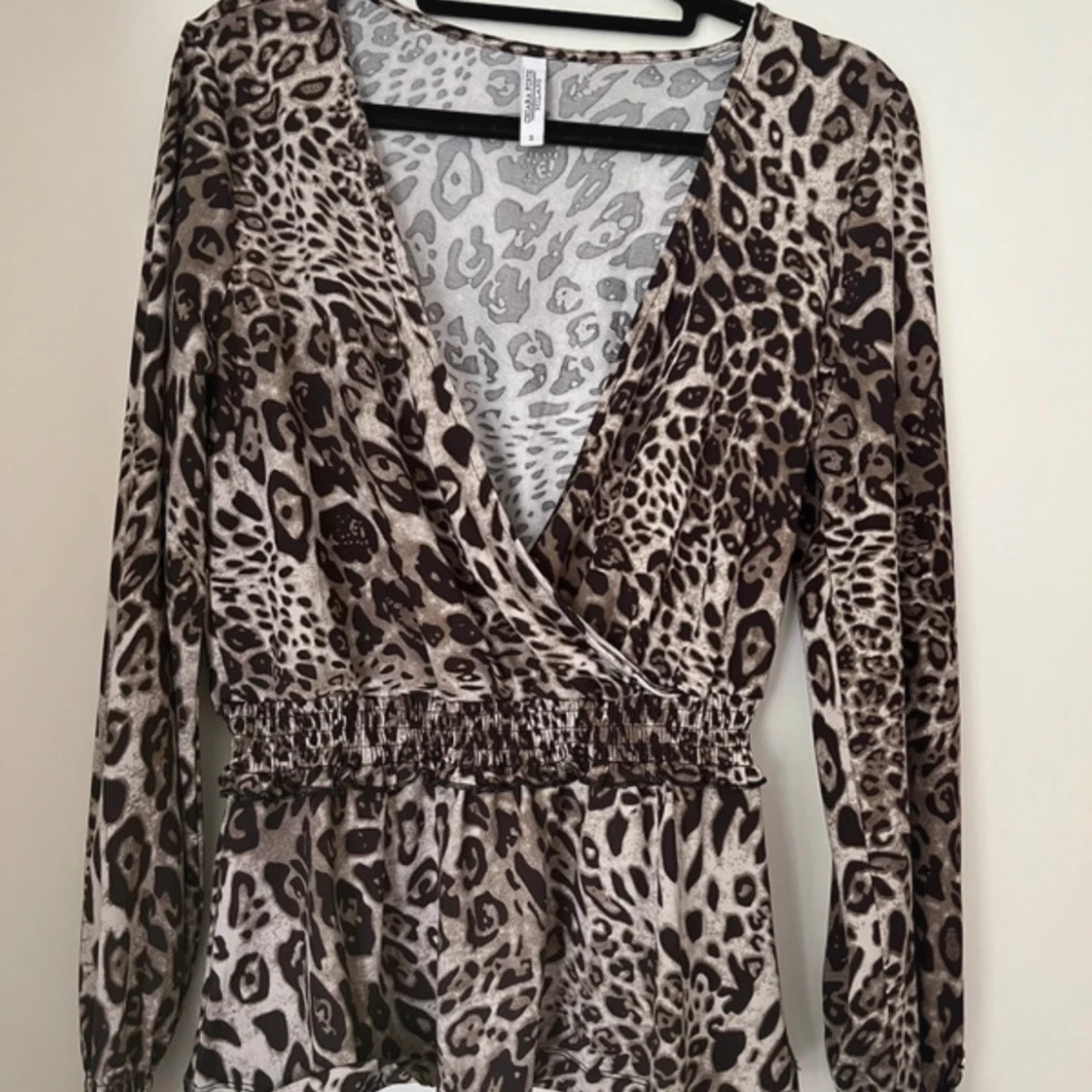 Blus leopard mönster