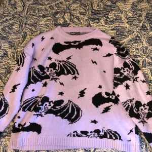 Alt atickad tröja - Size s/m oversized. Färg: pastell lila. Märke: shein (köpt second hand)