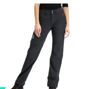 Haglöfsbyxor  - Säljer dessa haglöfsbyxor som jag aldrig har annvänt, prislappen är borttagen då jag hade tänkt att använda men är inte min stil. Skriv privat för fler bilder! 