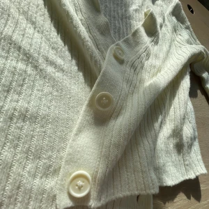 Stickad tröja - Hel  använt 1 gång