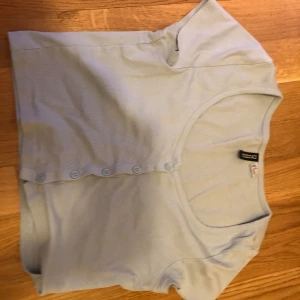 Top - Bra skick från hm inte använd så mycket. Jag skulle säga att det är en magtröja. Skriv för frågor och funderingar🩷