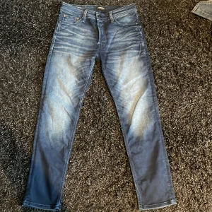Jack & Jones jeans - Snygga jack & jones jeans i bra skick till ett bra pris. Storlek 30 30 och modellen är comfort/mike, dom sitter slim fit