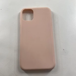 Mobilskal iPhone 11 - Skalet är till en 11a köpte på hm för 90kr, aldrig använt, bra skick, säljer pågrund av fel storlek till min 