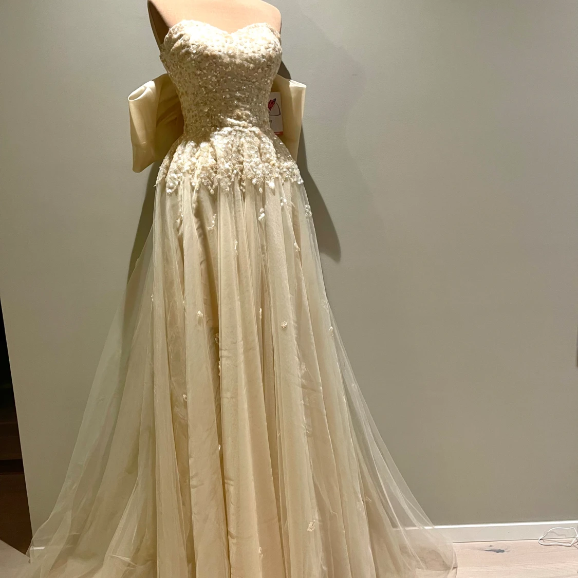 Helt ny festklänning  - 93