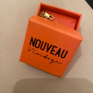 Halsband 18k guldpläterad  - Halsband från ur & Penn i fint skick. 18k guldplaterad. 