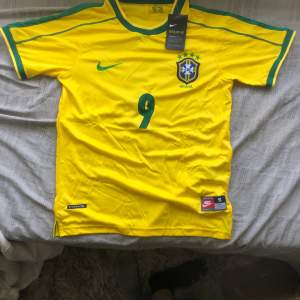 ny med prislapp vintage ronaldo nazario jersey brasil storlek S, gul/grön