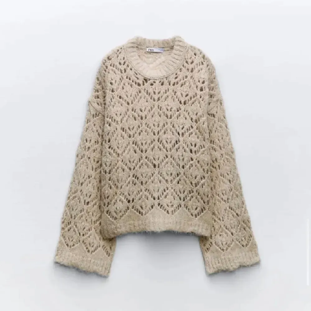 Jätte snygg häftig stickad tröja från Zara, nypris: 399kr. Storlek M men skulle säga att den är mer som en S🥰. Stickat.