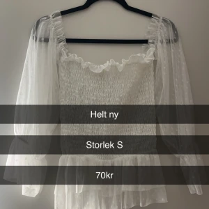 Långarmade tröjor  - Bra skick, priset som är på bilden gäller, 200kr för alla, har ni frågor skriv om❤️