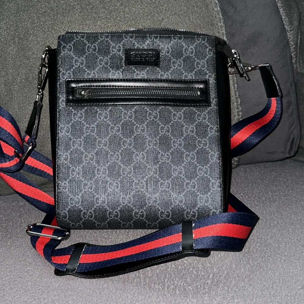 Gucci made in italy. Accessoarer.