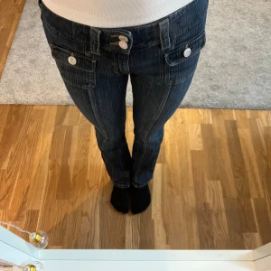 Hm jeans - Säljer mina mörkblåa hm jeans.