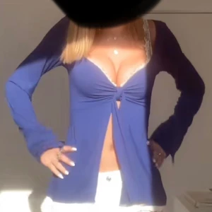 Knyt blus, design by si  - Säljer denna fina blus för den inte kommer till användning, bilden är lånad från en tjej på TikTok men kan skicka egna bilder om nån skulle vilja