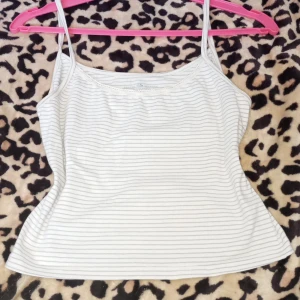 Brandy Melville linne - Linne från brandy Melville I bra skick. Inte använd så mycket. Blå ränder.