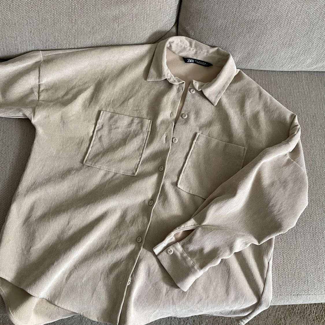 Beige skjorta från Zara