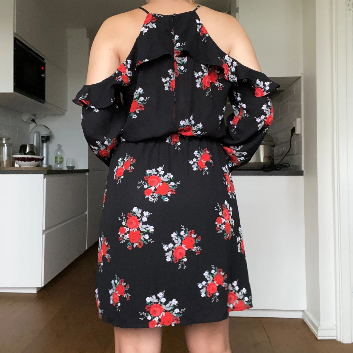 Blommig volangklänning - 92