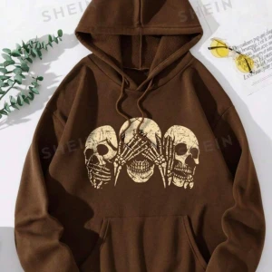 Hoodie  - Brun hoodie från Shein. Väldigt mysig och fin men är inte riktigt min stil. Står L på lappen men passar lätt S och M också. Originalpris ca 130kr.
