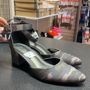 Camouflage klackar  - Finns i 36,38,39,40 Helt nya 