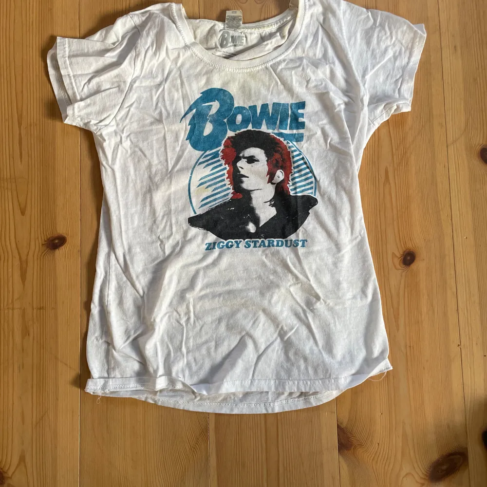 David bowie t-shirt, liten fläck. T-shirts.