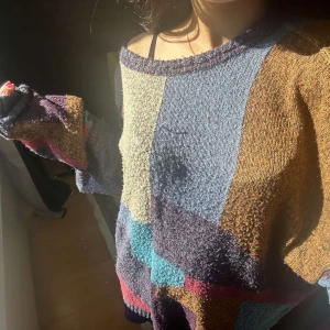 vintage baggy stickad tröja - köptes på en vintage affär utomlands. sitter ganska baggy