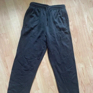 Mjukisbyxor  - Skönaste mjukisbyxorna från Hm. Hög midja