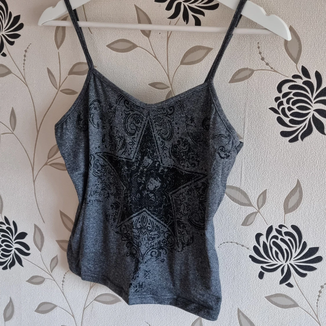 Grått linne med stjärna, Strl: M - 90