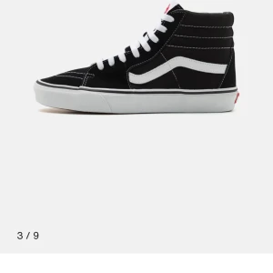 höga vans - Säljer mina höga vans då jag inte får någon använding av de, storlek 38❤️