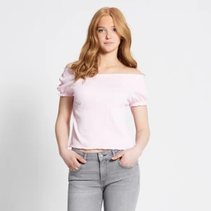 Rosa offshoulder tröja - Fin rosa offshoulder tröja från lager 157, aldrig använd bara testad, jättebra skick, köpte den för 100kr men eftersom den inte är använd säljer jag den för 80kr! Skriv om ni vill köpa!🤍