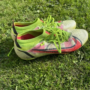 Nike mercurial - Nike mercurial i storlek 42. 1 dobb saknas men annars i bra skick.
