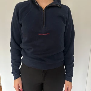 Tröja med tryck - Fin tröja med coolt tryck på ryggen 