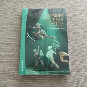 Helt ny Sveriges politiska system studentlitteratur  - Ny pris 367kr  Har aldrig använt köpt för mina studier. Har bara legat i en låda. Köptes för förra höstens läslista så är ny! 