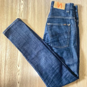 Nudie Jeans  - Hejsan, säljer nu mina nudie tight long johns i storlek W28 L32 slim fit. Jätte fint skick, inga skador. Om du har några frågor är det bara att fråga. Mvh Jesper 