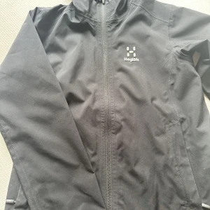 Haglöfs Jacka - Säljer den här Haglöfs jackan då den inte heller kommer till användning längre. Köpt för 1500 men säljs för 600