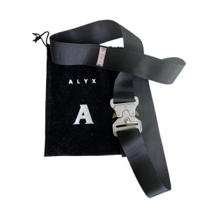 Alyx bälte  - Riktigt fett! Har ej trät ihop det men den är helt felfri :) 