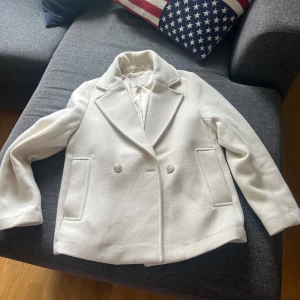 Höst/vår kappa. - Säljer pågrund av att den är lite kort i armarna