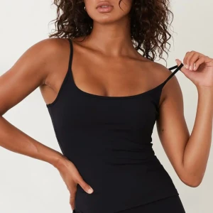 Figursydd linne Lounge Underwear - Nytt linne från Lounge Underwear i figurnära passform. Behagligt och rörligt material. Storlek M men passar även liten S. ☀️