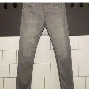 Lee Jeans  - Ett par ass feta Lee Jeans i storlek 29/32🔥Använa fåtal gånger så skick 10/10🤗 Hör av dig vid minsta fundering eller fråga 🤔🤔