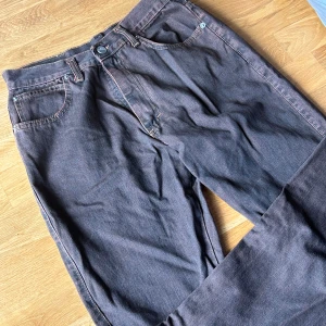 Jeans - Jättefina vintage jeans i en nrun aktig färg 🎨 