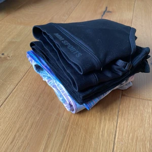 Toppar8-12Y - Till träning och till vardag, 8-12Y.  6 toppar. 