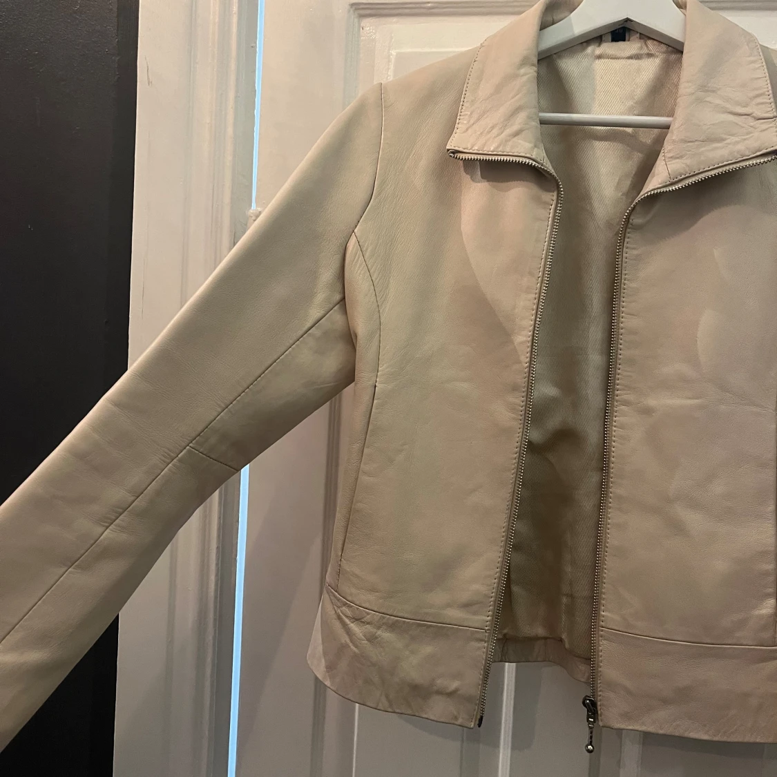 Beige skinnjacka - 90