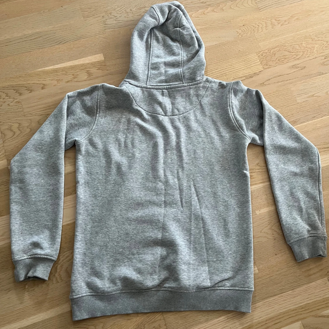 Grå Lyle & Scott hoodie - 90