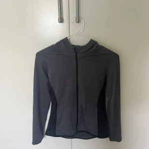 Träningströja  - Grå träningströja i fint skick 