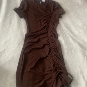 Brun klänni  - Klänning från H&M, stl.XS