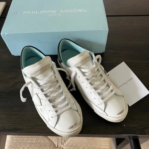 Philippe model  - Philippe model storlek 42 Fick just hem dom men dom var förstora för mig! Storlek 42